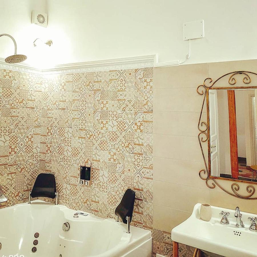 Le Suite Del Teatro Cucinino Privato Tarent Zewnętrze zdjęcie
