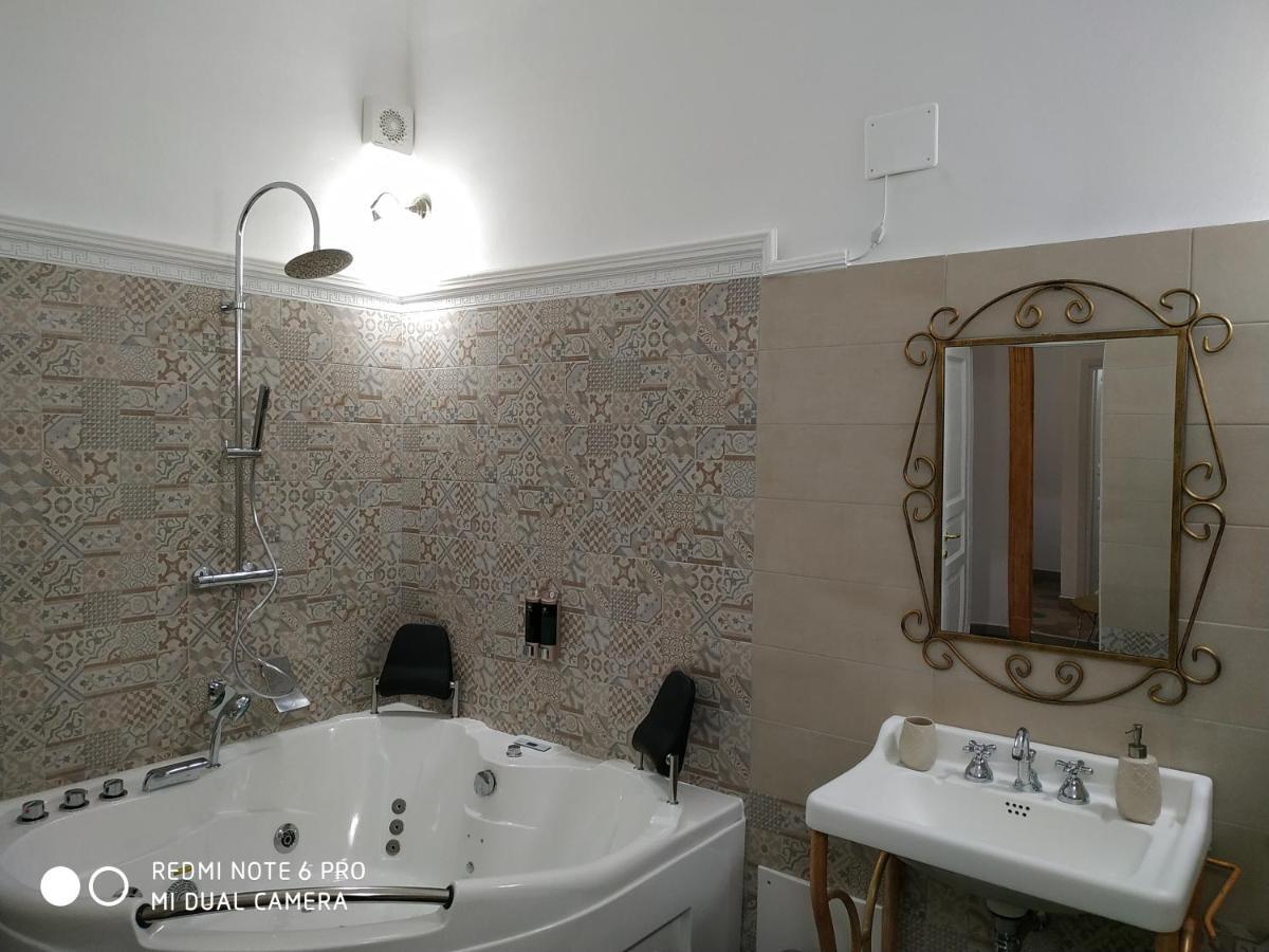 Le Suite Del Teatro Cucinino Privato Tarent Zewnętrze zdjęcie